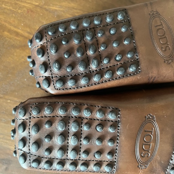 Tod's Gommino Driving Shoes in mid-dark Brown, US Size 9. - Picture 6 of 9
